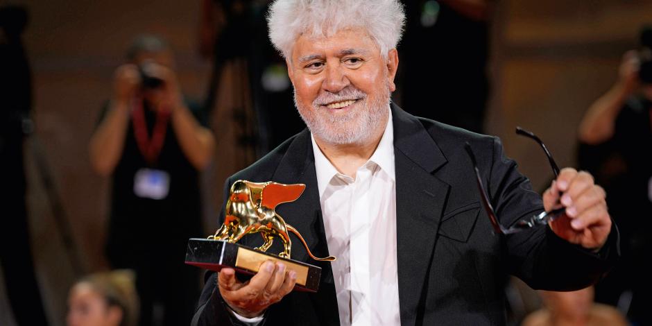 Pedro Almodóvar Caballero ist ein spanischer Filmregisseur, Produzent und Drehbuchautor.