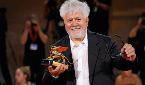 Pedro Almodóvar Caballero ist ein spanischer Filmregisseur, Produzent und Drehbuchautor.